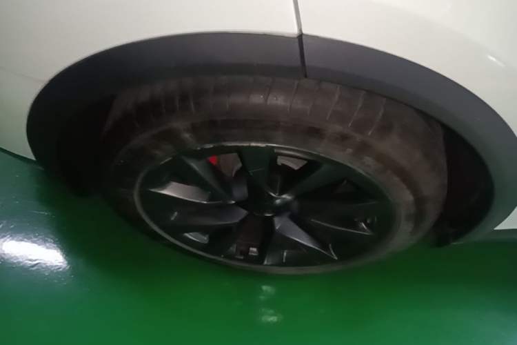 Used Tesla Model X 2023 Three-Motor All-Wheel-Drive Plaid Version Right Rear Wheel Hub