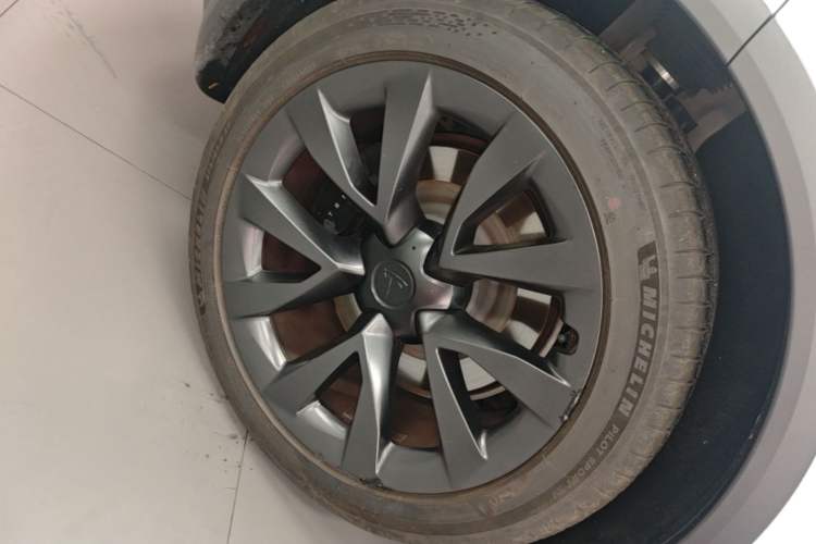Used Tesla Model X 2023 Dual-Motor All-Wheel-Drive Version Right Rear Wheel Hub