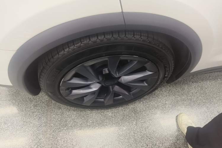 Used Tesla Model X 2023 Dual-Motor All-Wheel-Drive Version Right Rear Wheel Hub