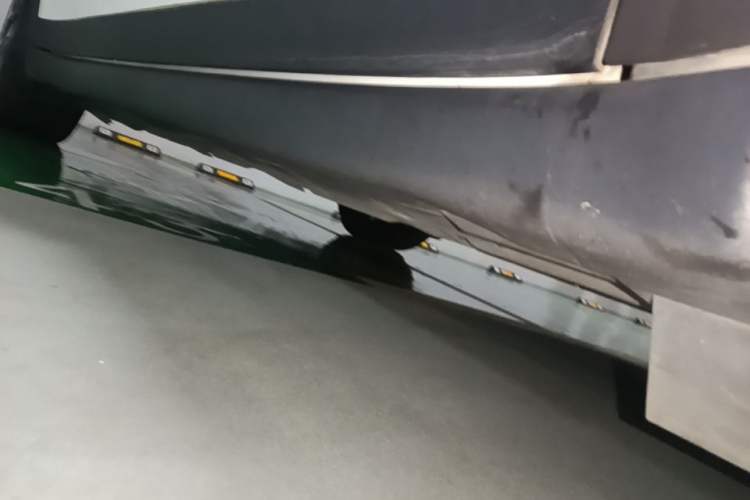 Used Tesla Model X 2023 Three-Motor All-Wheel-Drive Plaid Version Right Side Sill