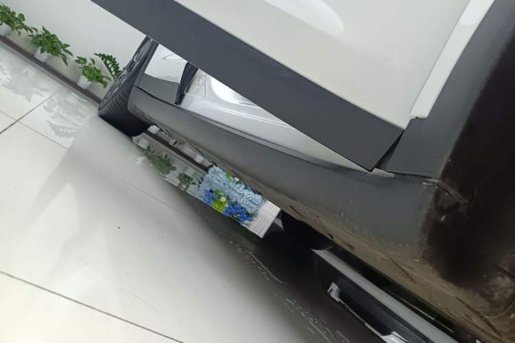 Used Tesla Model X 2023 Three-Motor All-Wheel-Drive Plaid Version Right Side Sill