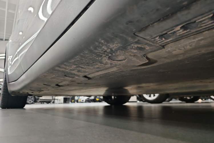 Used Tesla Model X 2023 Three-Motor All-Wheel-Drive Plaid Version Right Side Sill