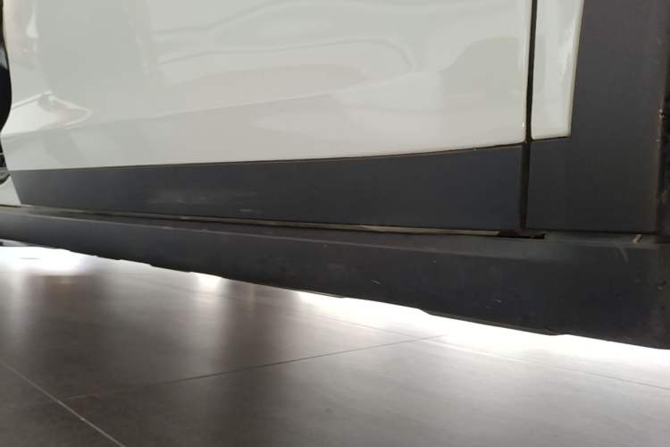 Used Tesla Model X 2023 Dual-Motor All-Wheel-Drive Version Right Side Sill