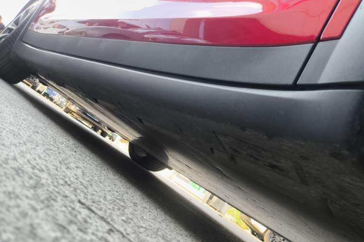 Used Tesla Model X 2023 Three-Motor All-Wheel-Drive Plaid Version Right Side Sill