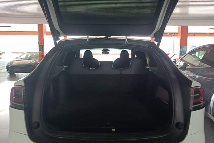Used Tesla Model X 2023 Dual-Motor All-Wheel-Drive Version Trunk