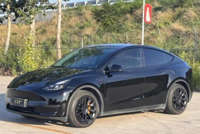 Ojetý Tesla Model Y 2021 Standard Range Rear-Wheel Drive Version