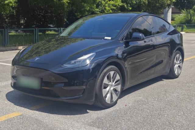 Ojetý Tesla Model Y 2021 Standard Range Rear-Wheel Drive Version