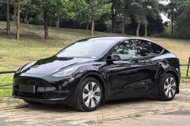 Ojetý Tesla Model Y 2021 Standard Range Rear-Wheel Drive Version