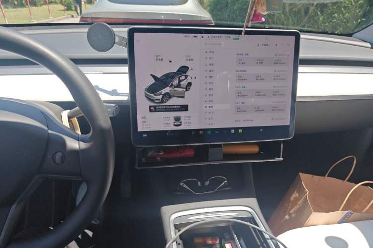 Used Tesla Model Y 2021 Standard Range Rear-Wheel Drive Version Audio And AC Panel