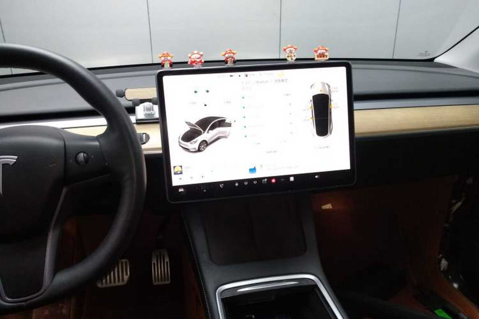 Used Tesla Model Y 2021 Standard Range Rear-Wheel Drive Version Audio And AC Panel