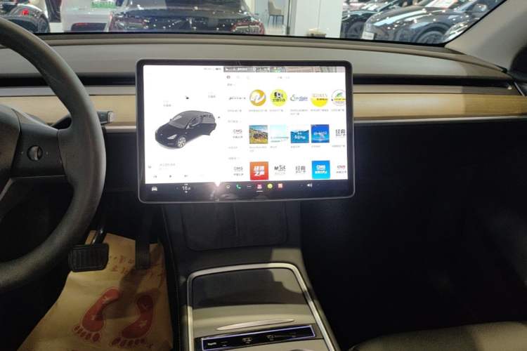 Used Tesla Model Y 2021 Standard Range Rear-Wheel Drive Version Audio And AC Panel