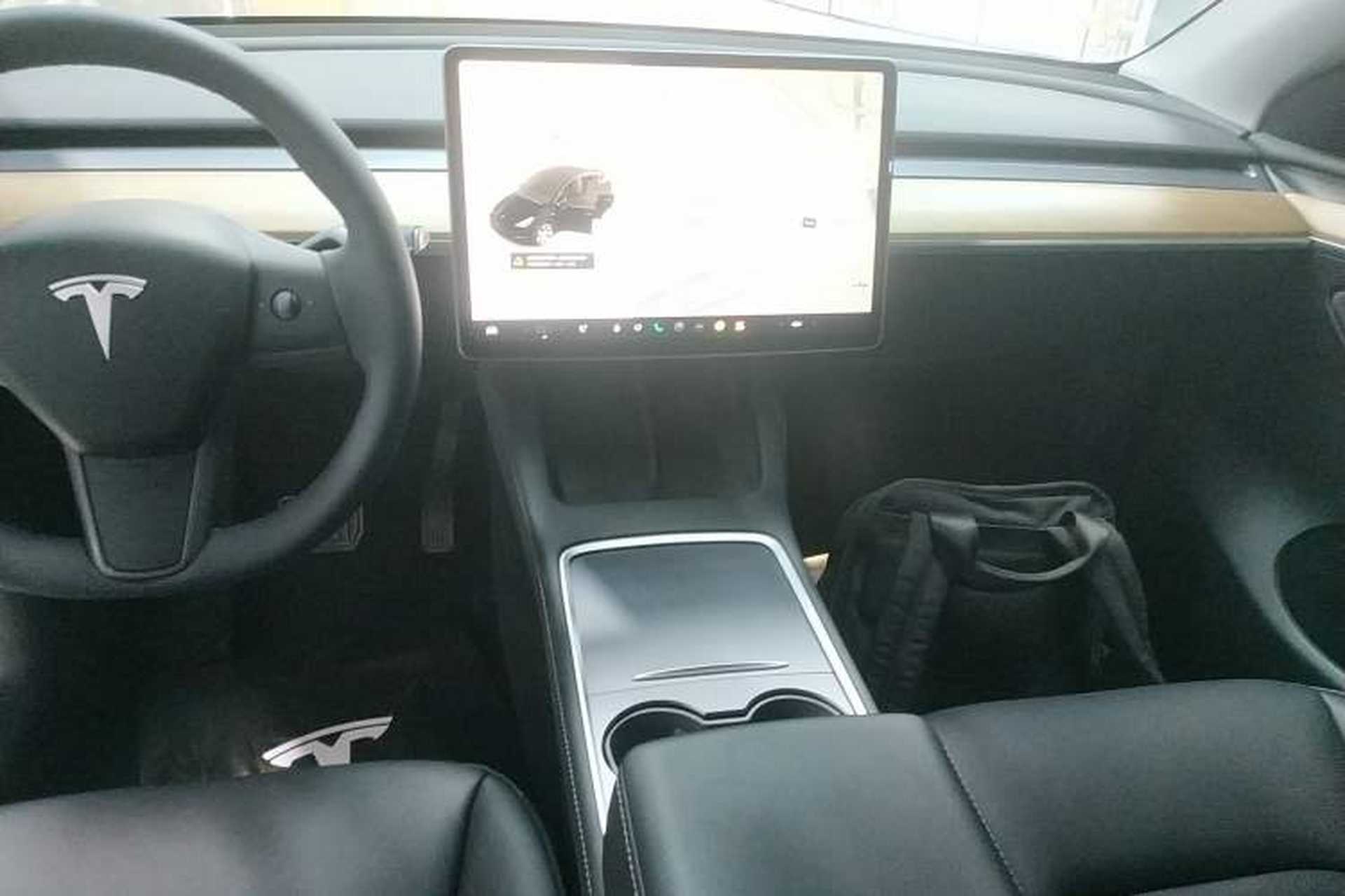 Used Tesla Model Y 2021 Standard Range Rear-Wheel Drive Version Audio And AC Panel