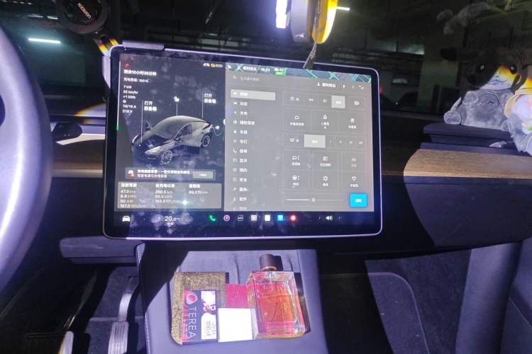 Used Tesla Model Y 2021 Long-Range All-Wheel-Drive Version 3D7 Audio And AC Panel