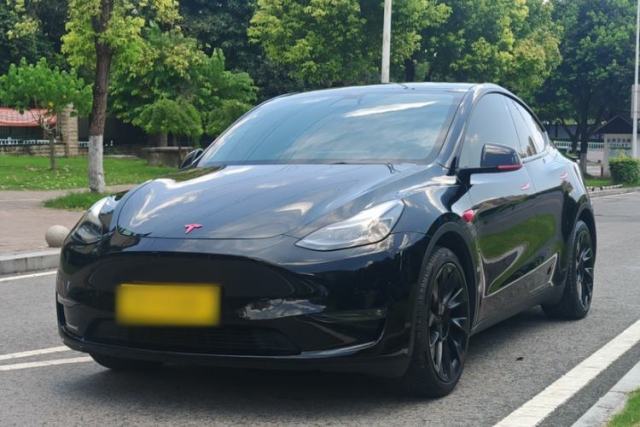 Ojetý Tesla Model Y 2021 Standard Range Rear-Wheel Drive Version