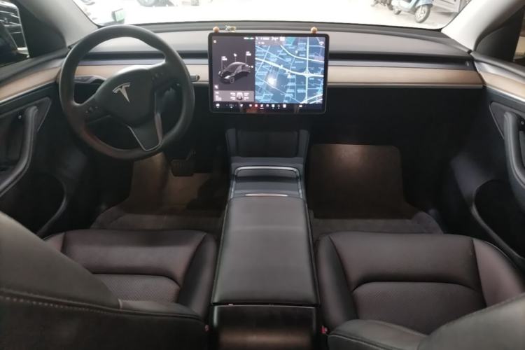 Used Tesla Model Y 2021 Long-Range All-Wheel-Drive Version Center Console