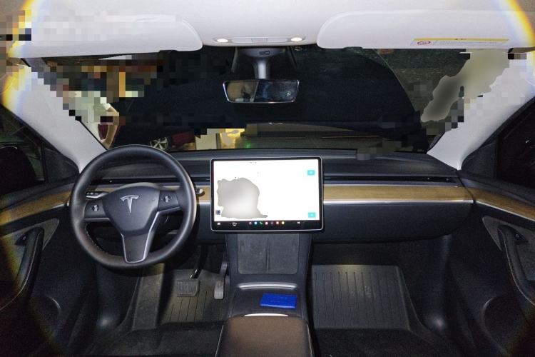 Used Tesla Model Y 2021 Standard Range Rear-Wheel Drive Version Center Console