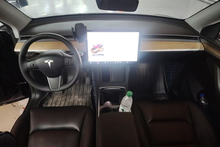 Used Tesla Model Y 2021 Long-Range All-Wheel-Drive Version Center Console