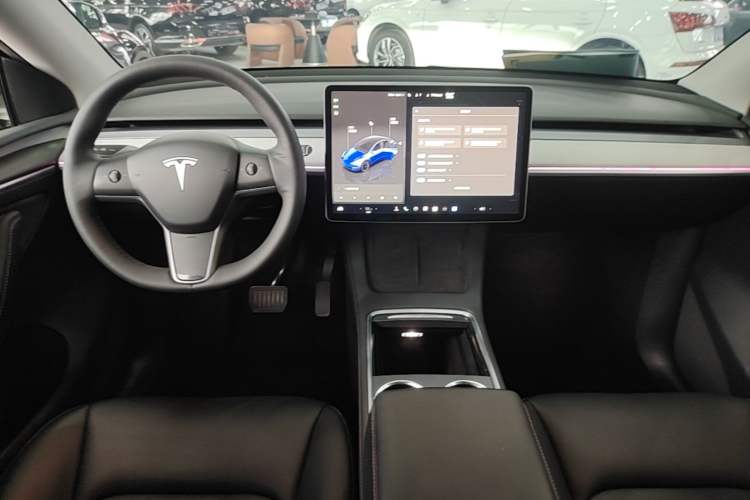 Used Tesla Model Y 2021 Standard Range Rear-Wheel Drive Version Center Console