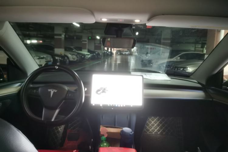 Used Tesla Model Y 2021 Standard Range Rear-Wheel Drive Version Center Console