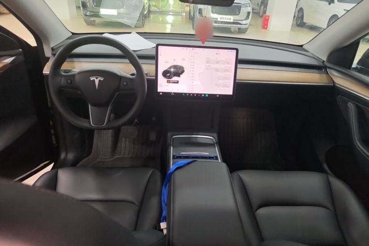 Used Tesla Model Y 2021 Standard Range Rear-Wheel Drive Version Center Console