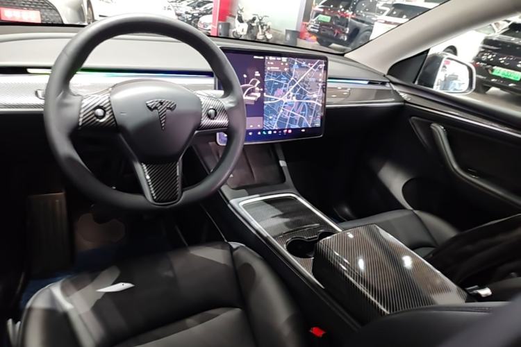 Used Tesla Model Y 2021 Standard Range Rear-Wheel Drive Version Center Console