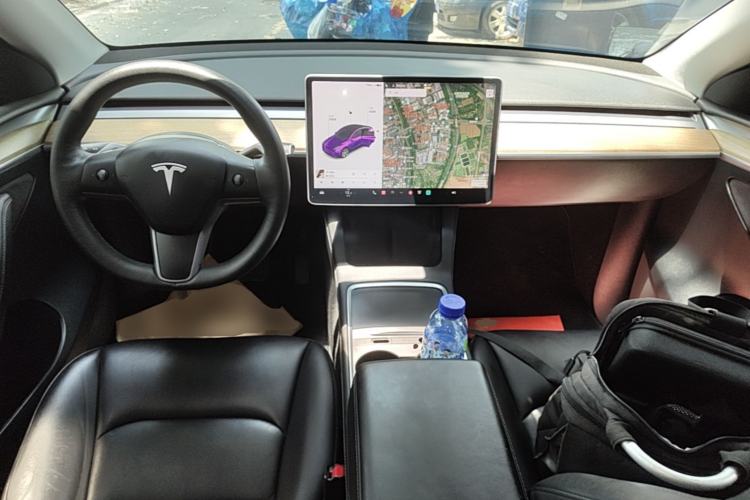 Used Tesla Model Y 2021 Standard Range Rear-Wheel Drive Version Center Console
