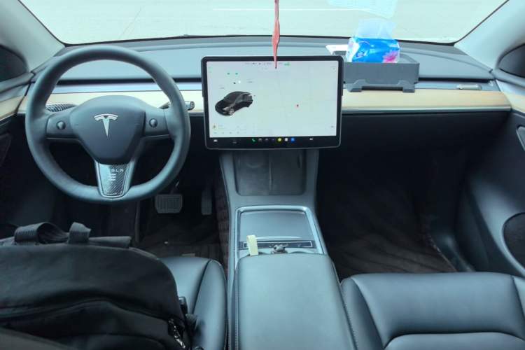 Used Tesla Model Y 2021 Standard Range Rear-Wheel Drive Version Center Console