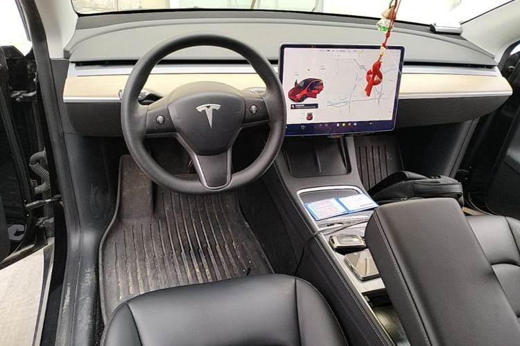 Used Tesla Model Y 2021 Standard Range Rear-Wheel Drive Version Center Console