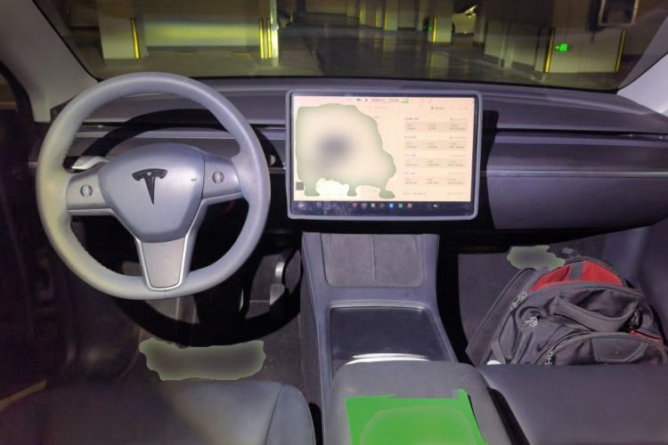 Used Tesla Model Y 2021 Standard Range Rear-Wheel Drive Version Center Console