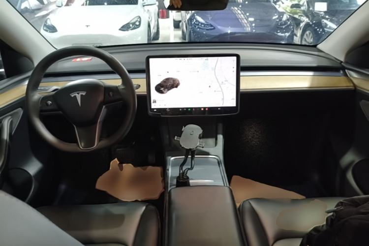Used Tesla Model Y 2021 Long-Range All-Wheel-Drive Version Center Console