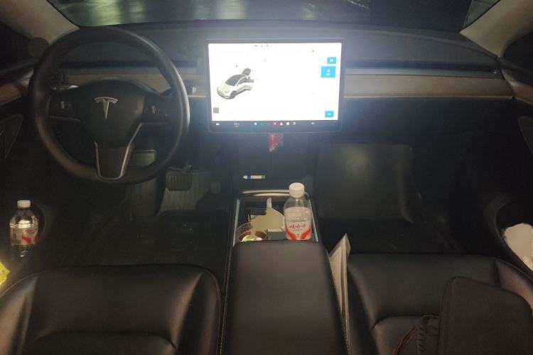 Used Tesla Model Y 2021 Standard Range Rear-Wheel Drive Version Center Console
