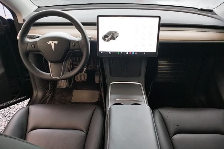 Used Tesla Model Y 2021 Standard Range Rear-Wheel Drive Version Center Console