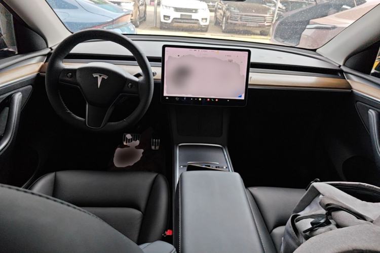 Used Tesla Model Y 2021 Standard Range Rear-Wheel Drive Version Center Console