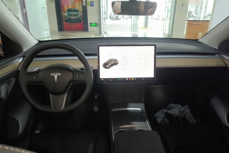 Used Tesla Model Y 2021 Long-Range All-Wheel-Drive Version Center Console