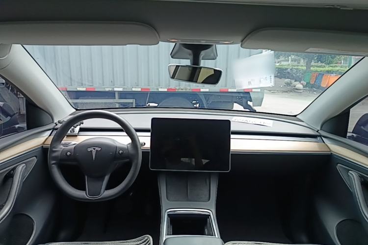 Used Tesla Model Y 2021 Standard Range Rear-Wheel Drive Version Center Console