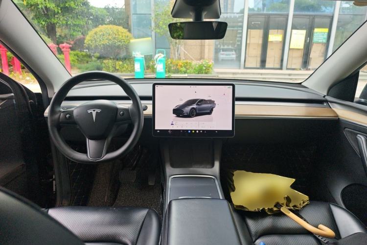 Used Tesla Model Y 2021 Long-Range All-Wheel-Drive Version 3D7 Center Console