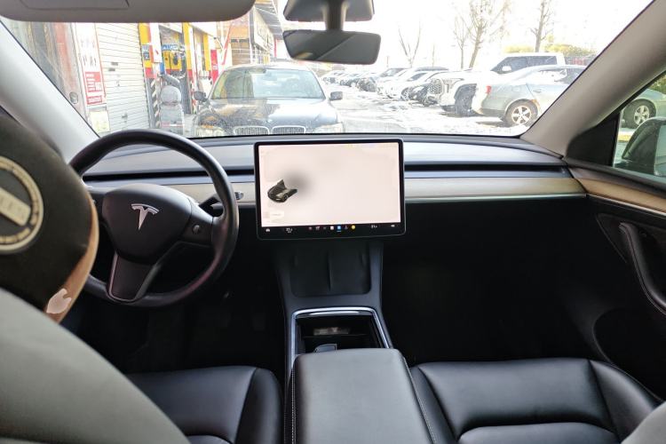 Used Tesla Model Y 2021 Long-Range All-Wheel-Drive Version Center Console