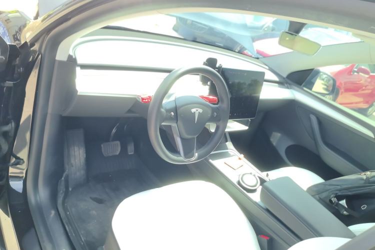 Used Tesla Model Y 2021 Standard Range Rear-Wheel Drive Version Center Console