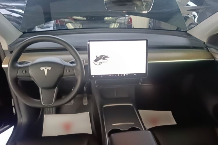 Used Tesla Model Y 2021 Standard Range Rear-Wheel Drive Version Center Console