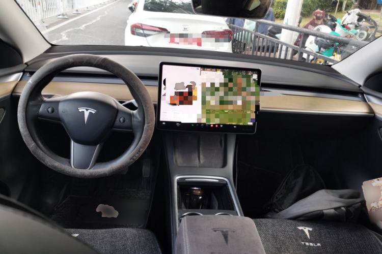 Used Tesla Model Y 2021 Standard Range Rear-Wheel Drive Version Center Console
