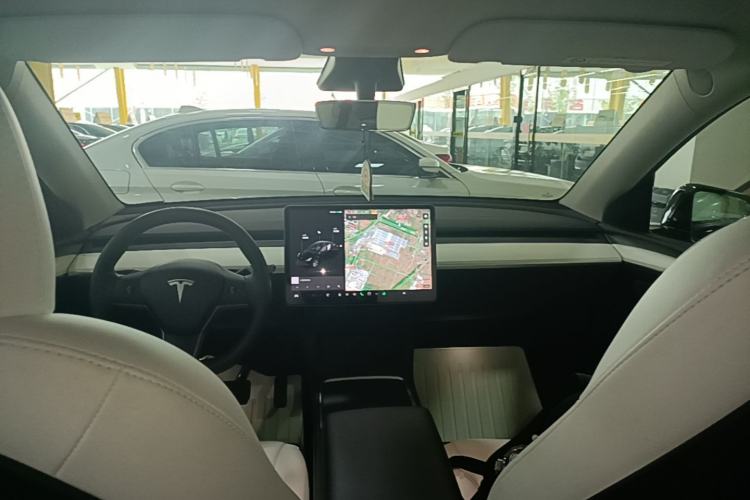 Used Tesla Model Y 2021 Standard Range Rear-Wheel Drive Version Center Console