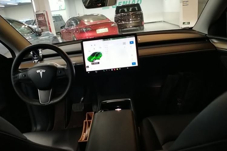 Used Tesla Model Y 2021 Long-Range All-Wheel-Drive Version Center Console