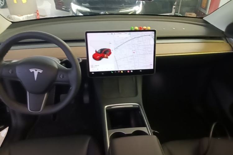 Used Tesla Model Y 2021 Standard Range Rear-Wheel Drive Version Center Console