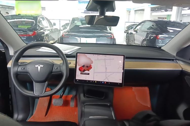 Used Tesla Model Y 2021 Standard Range Rear-Wheel Drive Version Center Console