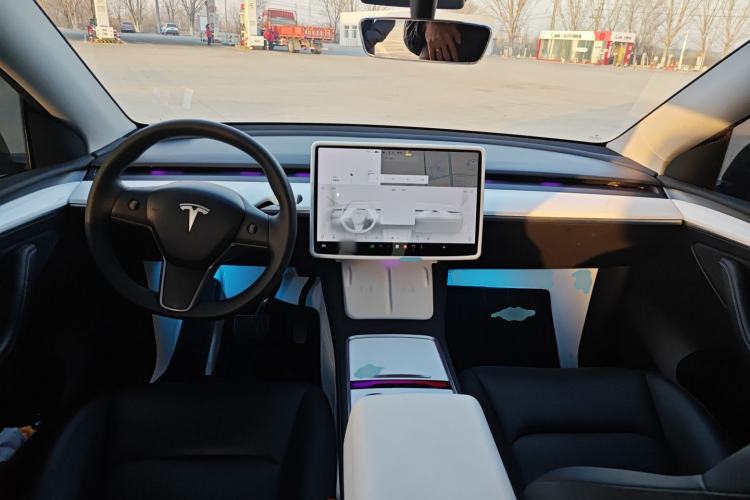Used Tesla Model Y 2021 Long-Range All-Wheel-Drive Version 3D7 Center Console