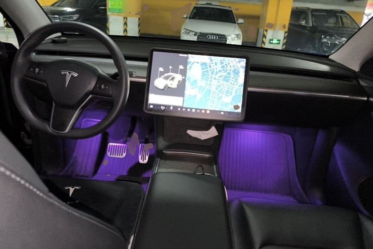 Used Tesla Model Y 2021 Standard Range Rear-Wheel Drive Version Center Console
