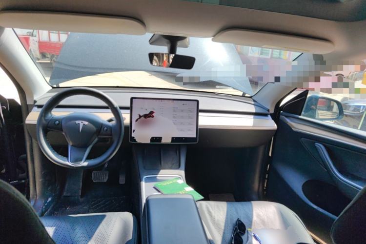 Used Tesla Model Y 2021 Standard Range Rear-Wheel Drive Version Center Console