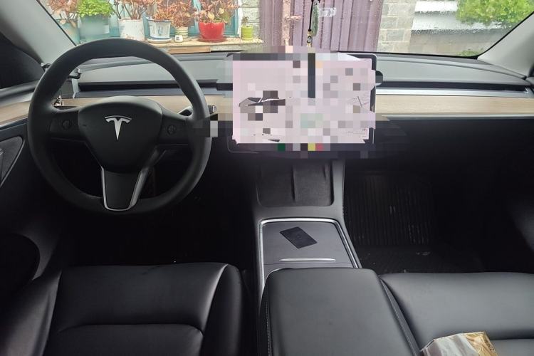 Used Tesla Model Y 2021 Long-Range All-Wheel-Drive Version 3D7 Center Console