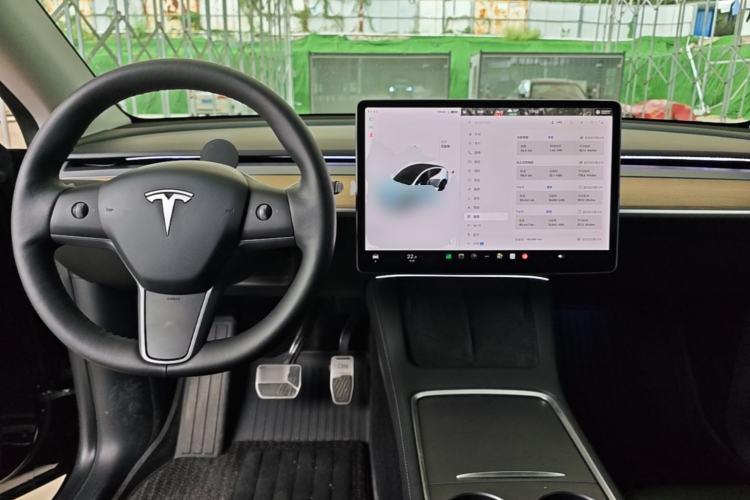 Used Tesla Model Y 2021 Standard Range Rear-Wheel Drive Version Center Console