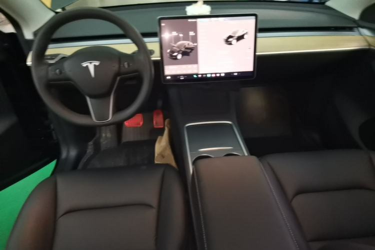 Used Tesla Model Y 2021 Standard Range Rear-Wheel Drive Version Center Console